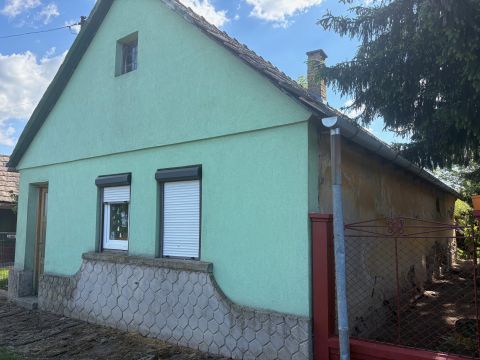 Eladó Ház 8136 Lajoskomárom 