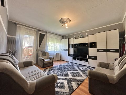 Eladó Lakás 1048 Budapest 4. kerület , Káposztásmegyer