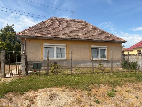 Eladó Ház 9155 Lébény Gyöngyvirág utca környéke