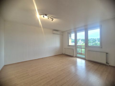 Eladó Lakás 1037 Budapest 3. kerület 3 szobássá alakítható 60 m2 LOGGIÁS lakás