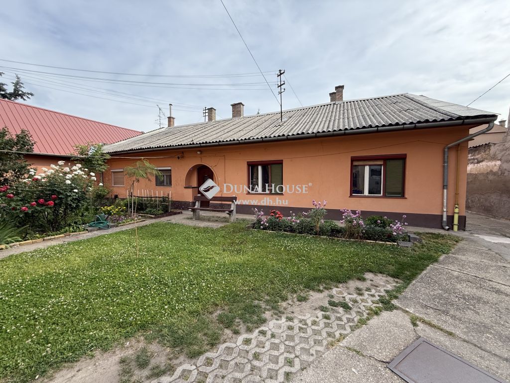 6000 Kecskemét , 3 szobás földszinti kertkapcsolatos lakás a piac mellett! — 1/17