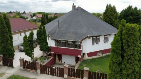 Eladó Ház 2465 Ráckeresztúr , Ráckeresztúr Hősök Tere