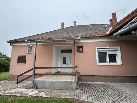 Eladó Ház 9167 Bősárkány Zrinyi Miklós utca közelében