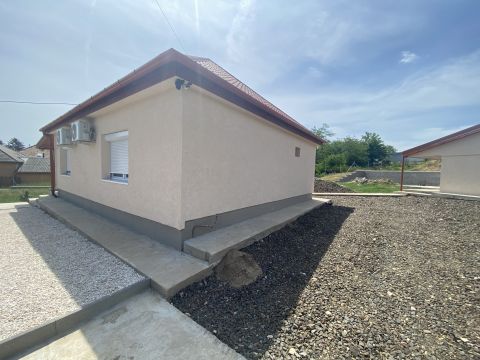Eladó Ház 2217 Gomba Felújított családi ház