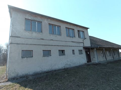 Eladó Irodaépület 2134 Sződ 