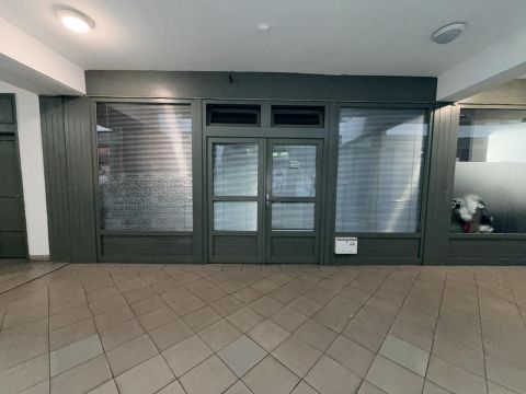 Kiadó Üzlethelyiség 6000 Kecskemét 