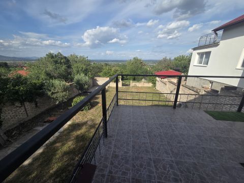 Eladó Ház 2011 Budakalász 
