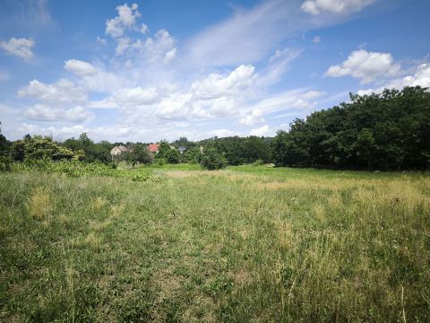 Eladó Telek 9012 Győr , Győr-Ménfőcsanakon Külterületen Szántó eladó.