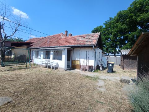 Eladó Ház 2730 Albertirsa , Albertirsa Bicskei úton 2 szoba + nappalis ház