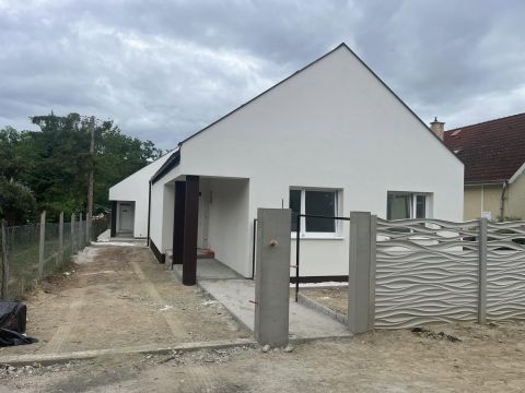 Eladó Ház 2112 Veresegyház Viczián Vasútállomáshoz közeli 