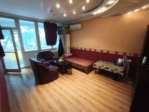 Kiadó Lakás 6000 Kecskemét , Kecskemét Belvárosában a Petőfi Sándor utcán 1 emeleti lakás