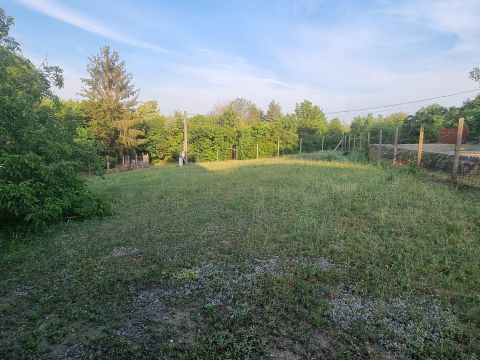 Eladó Telek 8174 Balatonkenese , Csend, nyugalom - összközműves telek eladó Balatonkenesén