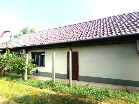 Eladó Ház 4034 Debrecen , Biharikert, csendes, egyirányú utcájában