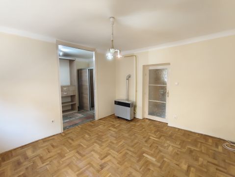 Eladó Lakás 8000 Székesfehérvár 