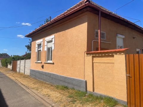 Eladó Ház 2737 Ceglédbercel , Ceglédbercelen eladó HÁZ önálló telekkel