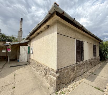 Eladó Ház 2471 Baracska , Központi, de csendes részén