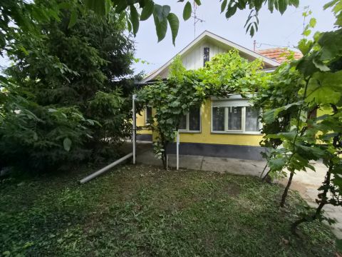 Eladó Ház 6300 Kalocsa , Csendes, nyugodt helyen 