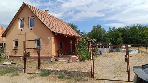 Eladó Ház 2254 Szentmártonkáta 