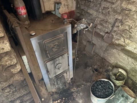 Eladó Ház 6000 Kecskemét Lakóház besorolású, KIS ház tárolókkal!