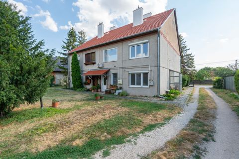 Eladó Lakás 8083 Csákvár 