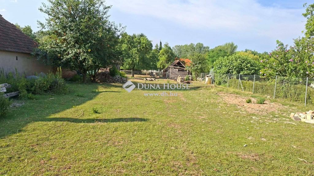 9226 Dunasziget , Iskola közelében — 1/2