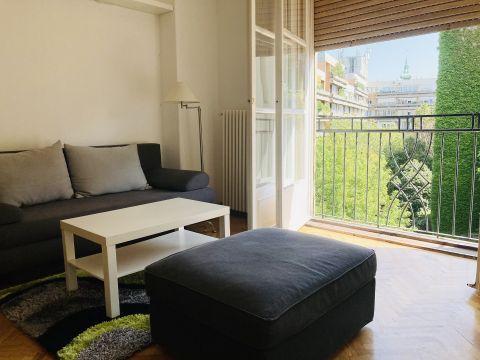 Kiadó Lakás 1015 Budapest 1. kerület , Francia erkélyes, berendezett garzon szép kilátással