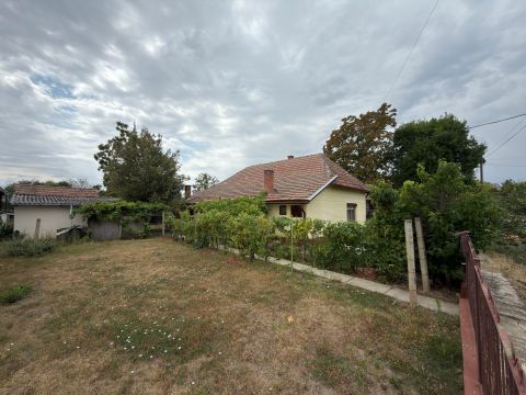 Eladó Ház 6064 Tiszaug , Főutca