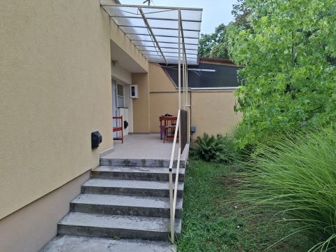 Eladó Ház 2484 Gárdony , Agárd központjának közelében.