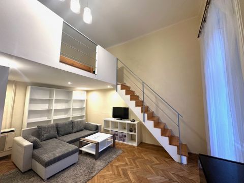 Kiadó Lakás 1081 Budapest 8. kerület , 3 külön nyíló hálós, bútorozott, gépesített lakás kiadó