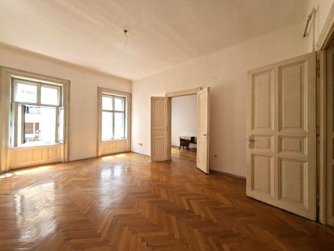 Eladó Lakás 1085 Budapest 8. kerület , A PALOTANEGYEDBEN KÖNNYEN ALAKÍTHATÓ, KIVÁLÓ BEFEKTETÉS!