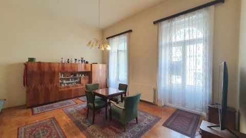 Eladó Lakás 1073 Budapest 7. kerület Körúti klasszikus, személyre szabható otthon Eladó!