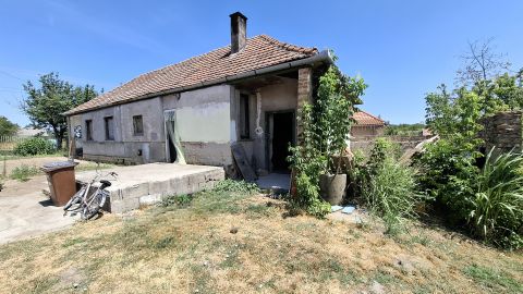 Eladó Ház 2425 Nagykarácsony Központban