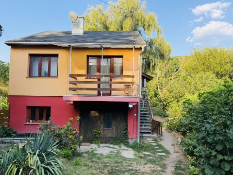 Eladó Ház 2500 Esztergom , Búbánatvölgy