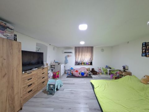 Eladó Ház 7000 Sárbogárd 73 m2- es 2 szobás családi ház a központban