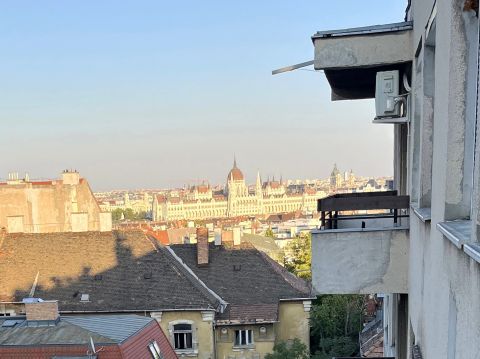 Kiadó Lakás 1024 Budapest 2. kerület 2 szobás, erkélyes lakás, Parlamentre néző panorámával!
