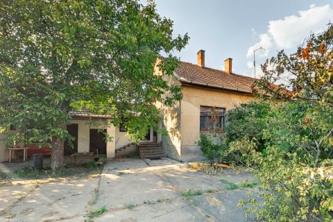 Eladó Ház 6070 Izsák KIVÁLÓ utcában, EGYSZINTES kialakítású nappali+3 szobás ház!