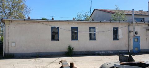 Kiadó Ipari 6000 Kecskemét , Kecskemét Ladánybenei út mellet raktár/csarnok kiadó
