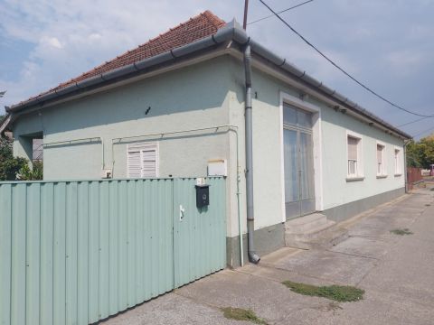 Eladó Ház 6070 Izsák 
