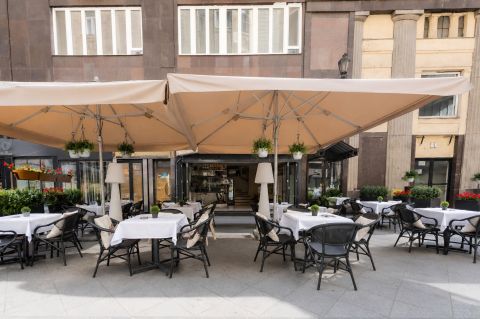 Eladó Üzlethelyiség 1052 Budapest 5. kerület , ***UTCAI PORTÁLOS ÜZLETHELYISÉG A BELVÁROS SZÍVÉBEN***