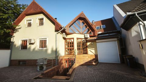 Eladó Ház 6000 Kecskemét , Családi fészek a Petőfivárosban