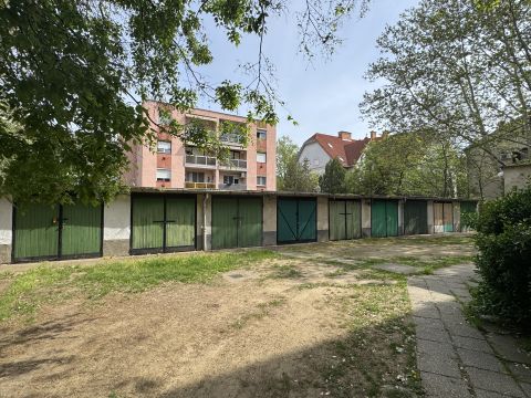 Kiadó Parkoló 4028 Debrecen , Debrecen. Nagyerdő ,Kodály Zoltán utcában