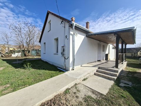 Eladó Ház 2251 Tápiószecső Tápiószecső Vörösmarty utca