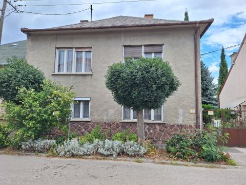 Eladó Ház 9023 Győr , Győr-Nádorvárosban többgenerációs, többlakrészes családi ház