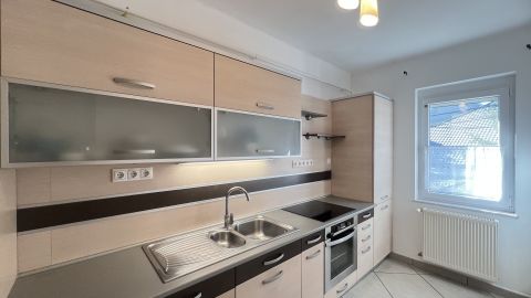 Eladó Lakás 3300 Eger , Hatvanihóstya