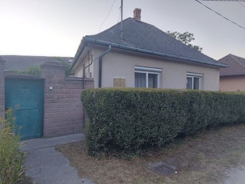 Eladó Ház 6070 Izsák 