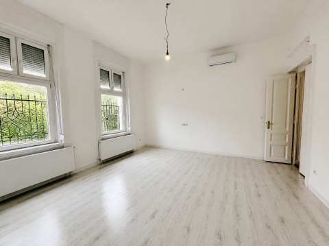 Eladó Ház 4025 Debrecen , A Postakert belvároshoz közeli részén.