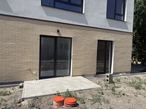 Eladó Lakás 1142 Budapest 14. kerület , Kertkapcsolatos újépítésű lakás