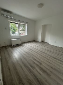 Eladó Lakás 9200 Mosonmagyaróvár , Tesco Bevásárlóközpont