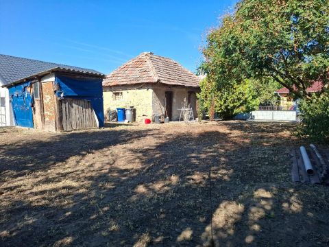 Eladó Ház 2723 Nyáregyháza , 2723 Nyáregyháza, Belterület