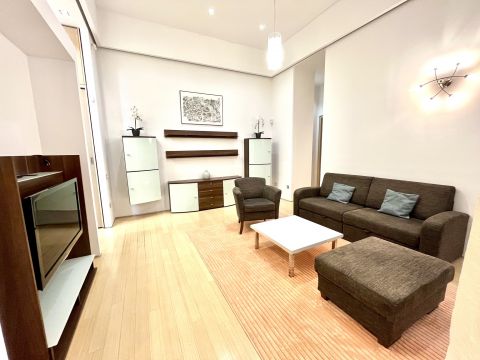 Kiadó Lakás 1054 Budapest 5. kerület , Parlamentnél 2 szobás lakás Kiadó 1600Euro